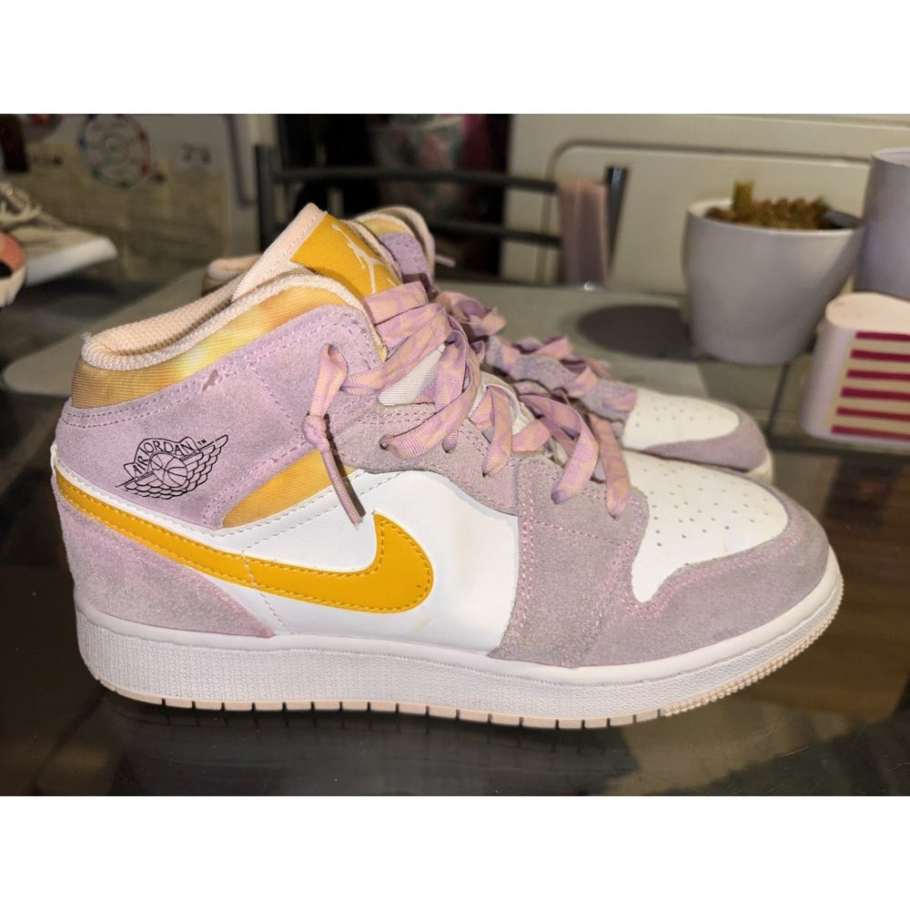 Nike Shoes Air Jordan 1 Mid SE Women's Size 6 Pink DC9517-600